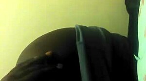 Toinen laadukas homo pornovideo, jossa piereskelee ja leikkii perseellä