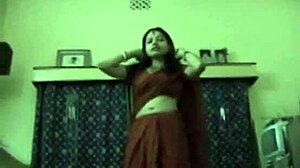 Suge și se fute: Primul videoclip porno al fetelor amatoare indiene
