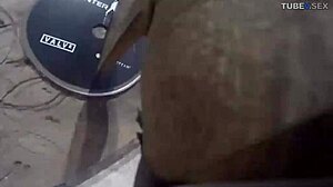 HD-video av en rytter som knuller en dum bitch