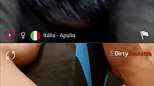 イタリアのアマチュア美女がウェブカメラで巨乳を披露!