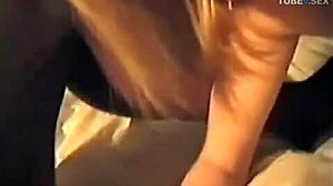 Casal amador se filma desfrutando de uma gravação de sexo