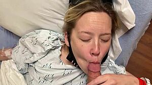 Sexo anal público con un paciente de gran pene y su novia en el hospital