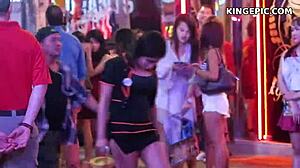 Adolescenta thailandeză este prinsă pe cameră ascunsă în HD video