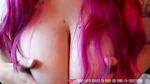 Garota gorda e bonita alternativa se despe e se masturba na webcam