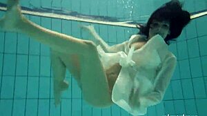 Cele mai fierbinți fete subacvatice de la Xxxwaters, cu sâni mari și mici