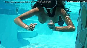 HD-video seksikkäästä eurooppalaisesta pornotähden Diana Kalgotkinasta uima-altaassa