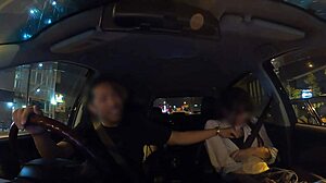 النيمفوغناطيسية اليابانية كانساي تحصل على كريم في سيارتها في فيديو عالي الدقة