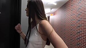 Učitel a student se zblízka a osobně setkávají v tabu porno videu