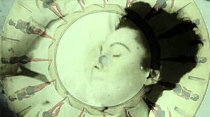 Hiburan Dark Lantern menyajikan vagina berbulu pria Inggris dalam bentuk film penuh