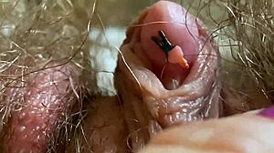 Incroyable gros plan du gros clitoris et de l'anus en vidéo HD
