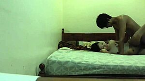 Sex im Hotelzimmer mit einer nepalesischen Frau