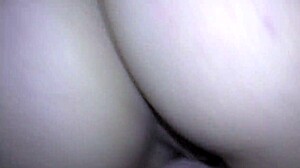 POV-video van een strakke kut van een meisje die wordt uitgerekt door een grote lul