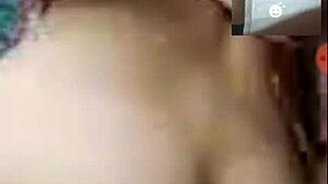 Adolescenta sexy cu fundul mare este scandalizată într-un videoclip HD