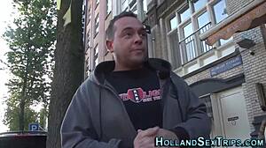 Prostituta amadora holandesa é paga por sexo