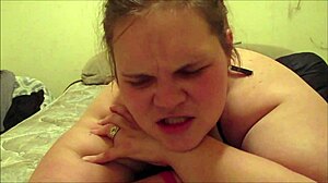 Πραγματικό hardcore σεξ με μια λευκή κοπέλα που αγαπά τα μεγάλα μαύρα πέους και κοντινά πλάνα