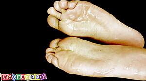 Massagem nos pés com jogo oleoso de Nuru