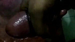 HD видео с извержением черного большого члена