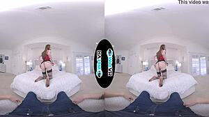 Ten hardcore'owy filmik przedstawia oszałamiającą brunetkę w VR, która dostaje swoją dupę wyruchaną