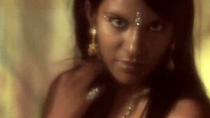 Vystříkání na velký penis v HD - indické dívky striptýzují a tančí
