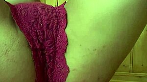 La magra Ana Fey in lingerie calda si fa sporca sulle scale