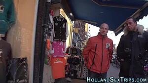 Hollandalı fahişe yüksek çözünürlüklü bir sakso ve boşalma alıyor