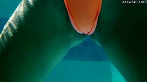 Az európai tornász, Micha rugalmasságát mutatja be egy lenyűgöző víz alatti előadásban