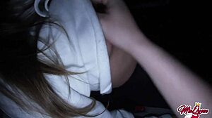 Hjemmelavet video af college-par, der har sex på bagsædet af en bil