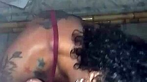 Travesti suce et baise une grosse bite devant la caméra