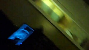 Hausgemachtes Video mit einer dummen Nachbarin, die in den Arsch gefickt wird