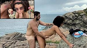Medzirasový pár sa zlobí na nudistickej pláži