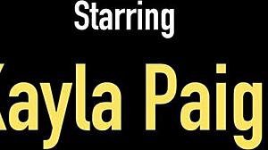 Kayla Paiges mempamerkan pertunjukan solo yang sensual dengan lengkungan yang menggoda dan rangsangan yang hebat