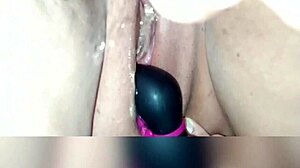Orgasme éjaculatoire: Une expérience sensationnelle avec un gros clitoris