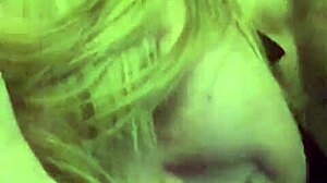 Britská amatérka Alison si užívá sex s velkým penisem v horkém videu