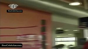 Blond bomba Natalia Mesha pozuje nago podczas prowokacyjnej sesji zdjęciowej