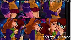 Daphnes lidenskabelig slikning af Velmas stramme numsehul i en Halloween-tema lesbisk møde