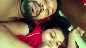 Pareja india de recién casados comparte momentos románticos en un video hardcore