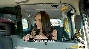 Hayley Vernons første tur i en taxi blir til het møte med stor kuk