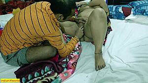 Mladý muž se věnuje tabuizovanému indickému bengálskému sexu s partnerem