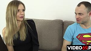 Poľská amatérka Monik Muskal odhaľuje svoj fetiš na topánky v sólovom videu
