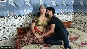 Молодые индийские мальчики впервые встречаются с горячей бенгальской домохозяйкой